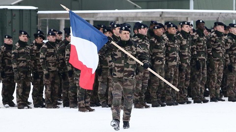 La ministre des armées à Toulon préfère éviter les manifestants..